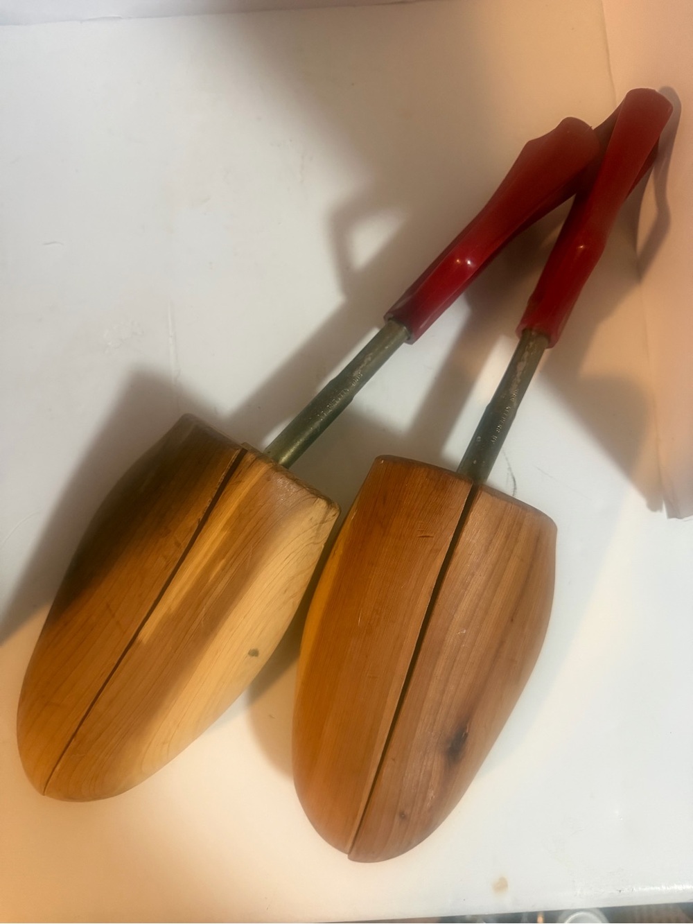 Vintage Kiwi Oak Shoe Server with vintage Red-Handled Cedar Shoe Trees - Picture 3 of 11
